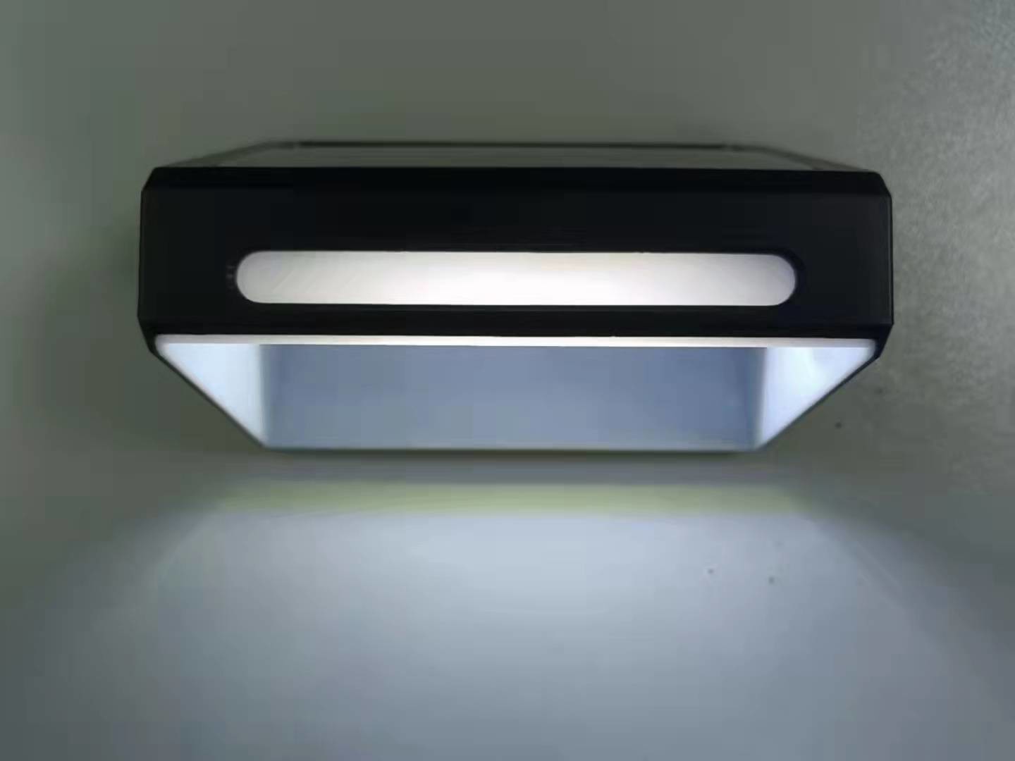 ABS PC LED Garden Wall Lights 150MAH \ IP65 مقاوم للماء قابلة لإعادة الشحن